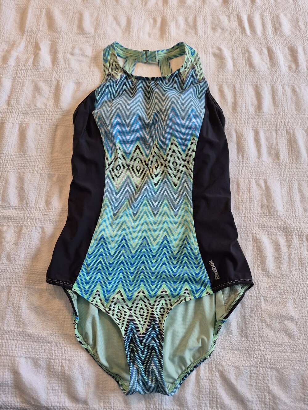 Reebok women's US 8 chevron hook back 1 piece swimsuit teal & blues EUC
